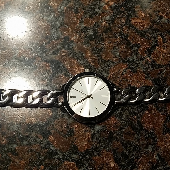 watch - Picture 2 of 4